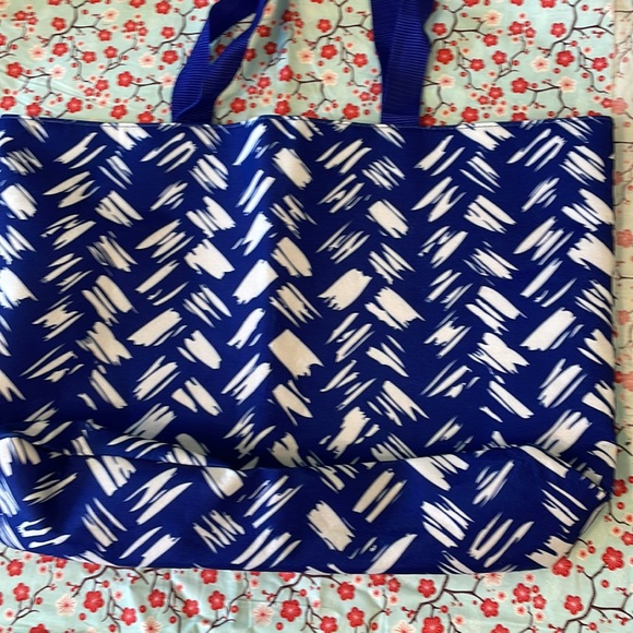 Lancôme bag. 🌸🌸 Free with purchase 🌸🌸 put in bundle. - Picture 2 of 3